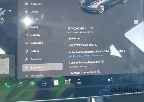 2018 Tesla Model 3 Long Range/Mid Range z USA, uszkodzony, nr VIN 5YJ3E1EA2JF023742